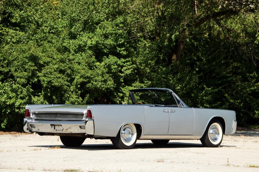  Lincoln Continental Convertible (74A) 1961 года  (фото 3 из 30)